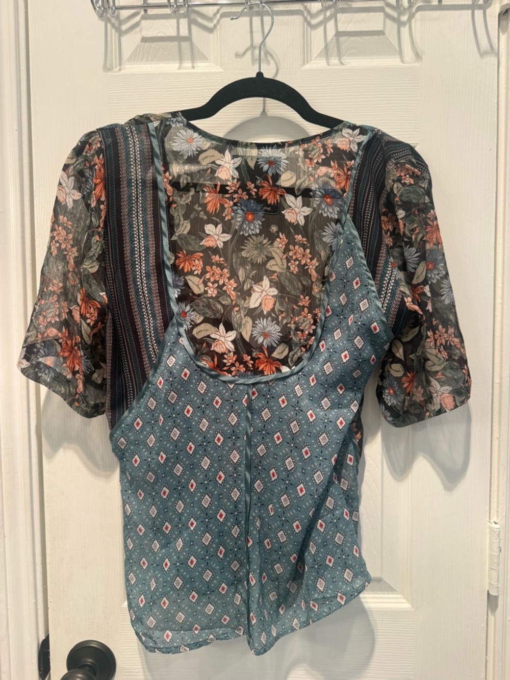 🦋💗Tiny for Anthropologie Patchwork Wrap Top | Medium Boho Floral V-Neck Blouse - Picture 5 of 6